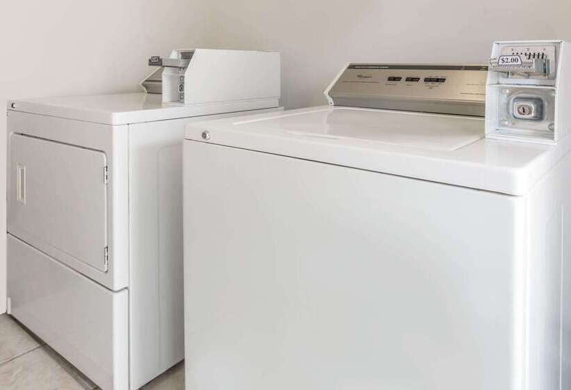 בית מלון כפרי Days Inn By Wyndham Plymouth