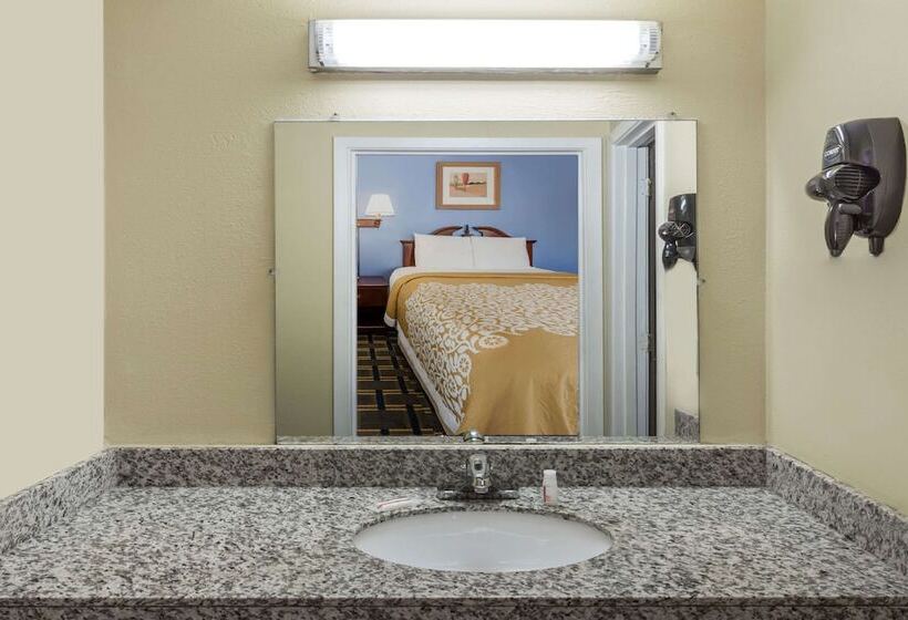 בית מלון כפרי Days Inn By Wyndham Plymouth