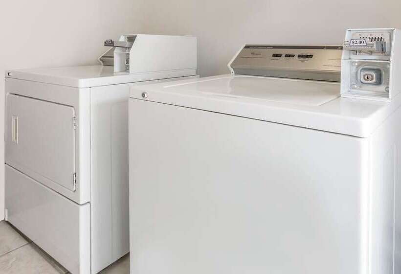 בית מלון כפרי Days Inn By Wyndham Plymouth