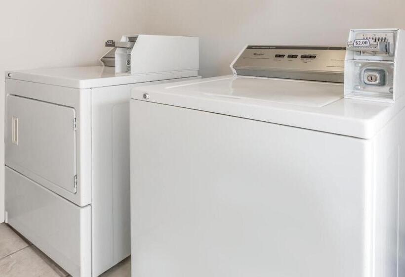 בית מלון כפרי Days Inn By Wyndham Plymouth