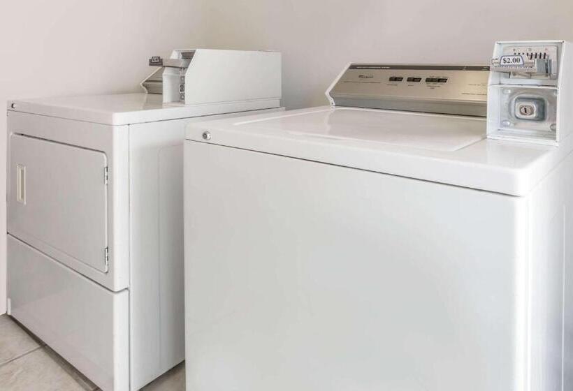 בית מלון כפרי Days Inn By Wyndham Plymouth