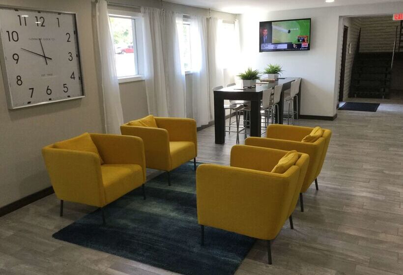 هتل Days Inn & Suites By Wyndham Cincinnati North