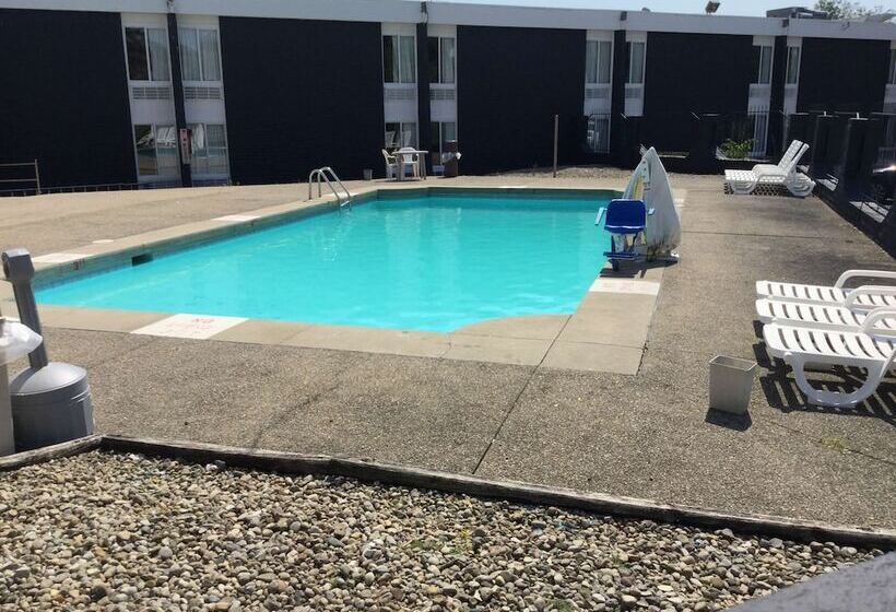 هتل Days Inn & Suites By Wyndham Cincinnati North