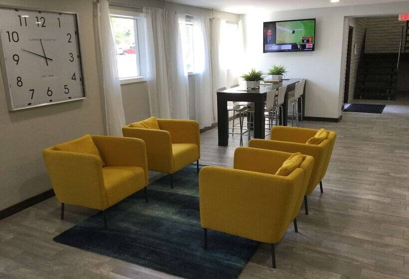 هتل Days Inn & Suites By Wyndham Cincinnati North