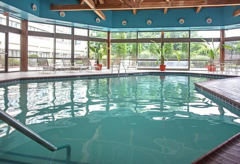 فندق Detroit Marriott Southfield