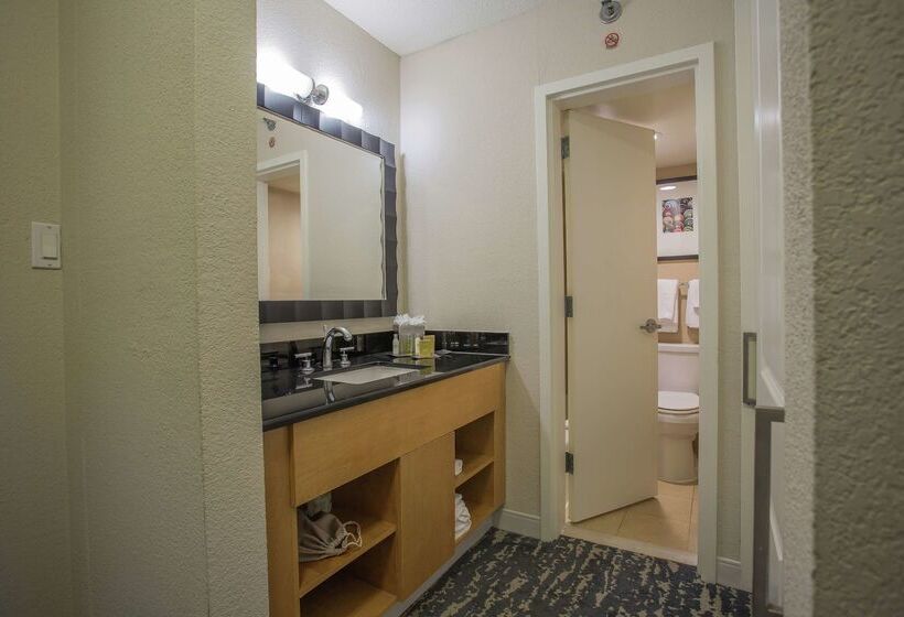 Doubletree By Hilton Hotel Berkeley Marina