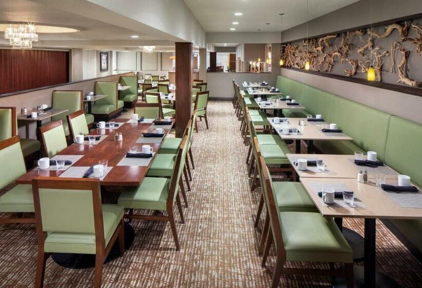 فندق Doubletree By Hilton Cleveland East Beachwood