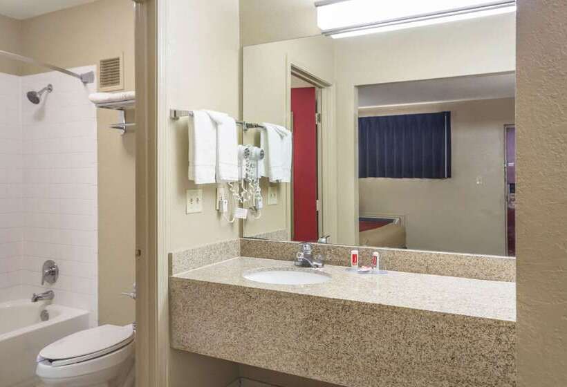 酒店 Econo Lodge Inn & Suites I 35 At Shawnee Mission