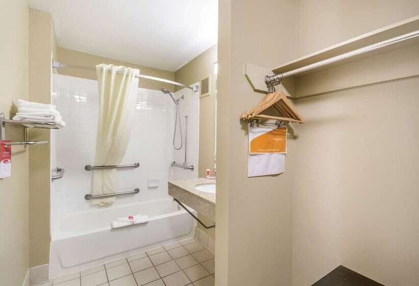 호텔 Econo Lodge Inn & Suites I 35 At Shawnee Mission