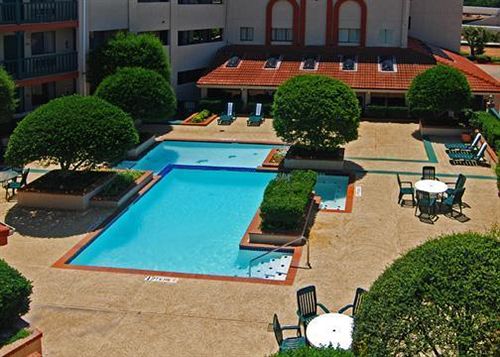 فندق Econo Lodge Inn & Suites Six Flags