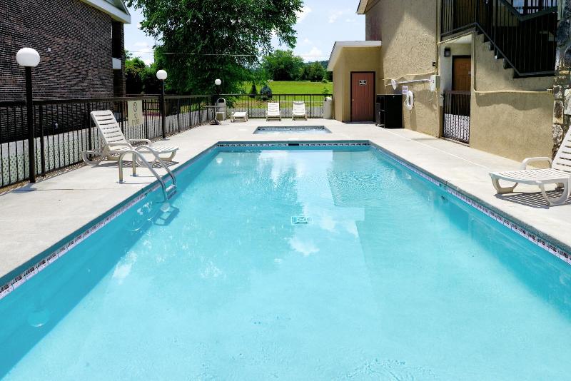 هتل Econo Lodge Sevierville Pigeon Forge On The River