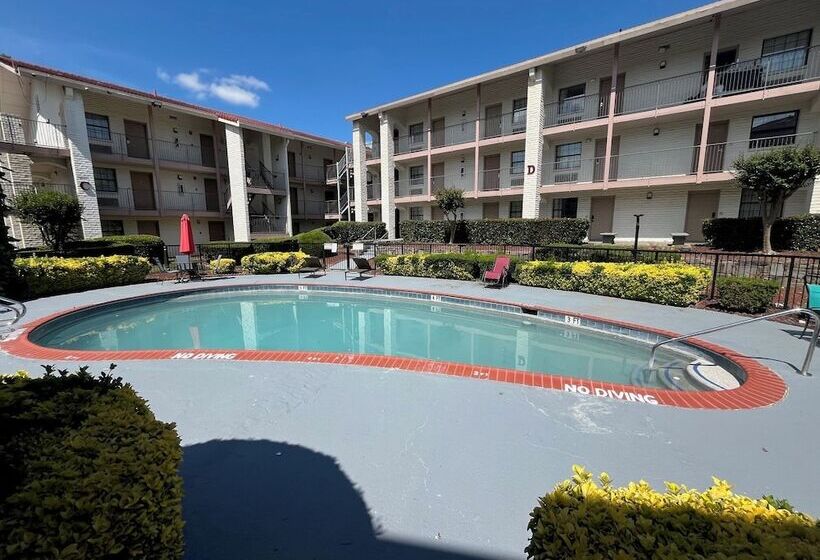 فندق Guest Inn & Suites