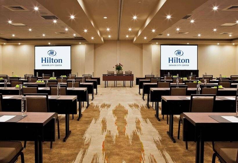 בית מלון כפרי Hilton Denver City Center