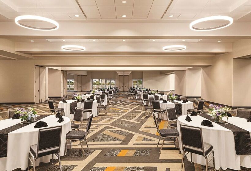 酒店 Hilton Knoxville Airport