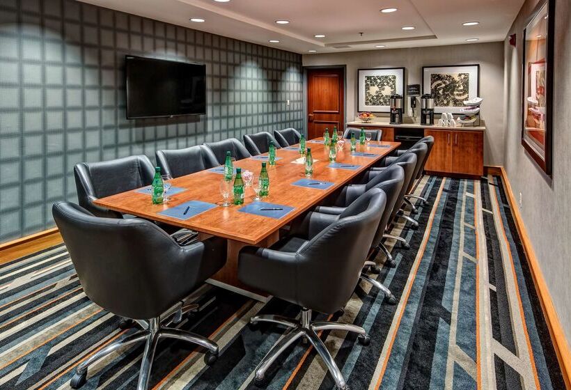 酒店 Hilton Knoxville Airport