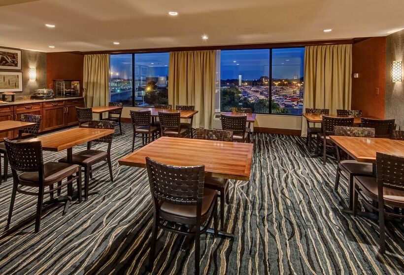 酒店 Hilton Knoxville Airport