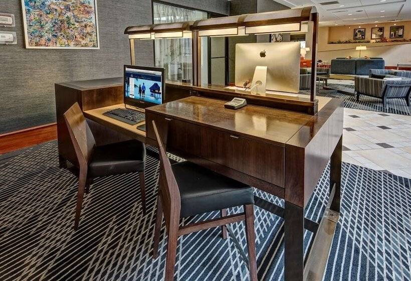 酒店 Hilton Knoxville Airport