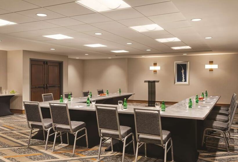 酒店 Hilton Knoxville Airport