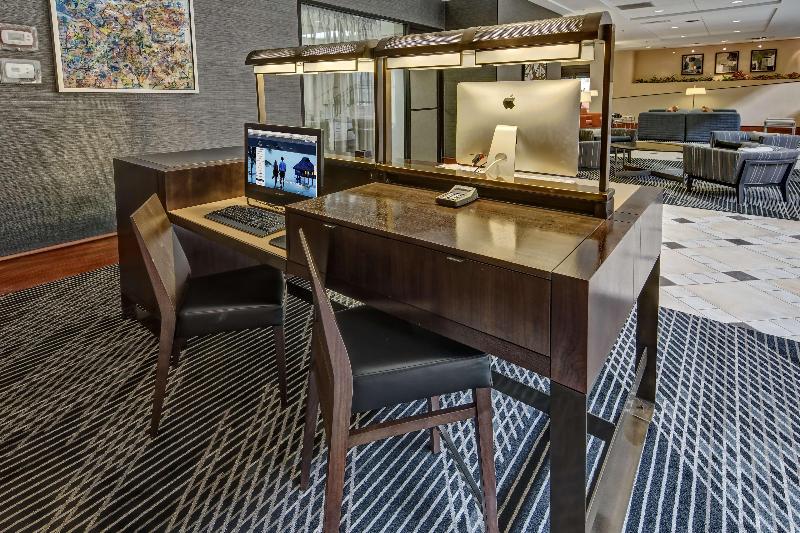 酒店 Hilton Knoxville Airport