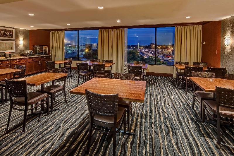 酒店 Hilton Knoxville Airport