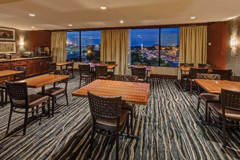 酒店 Hilton Knoxville Airport