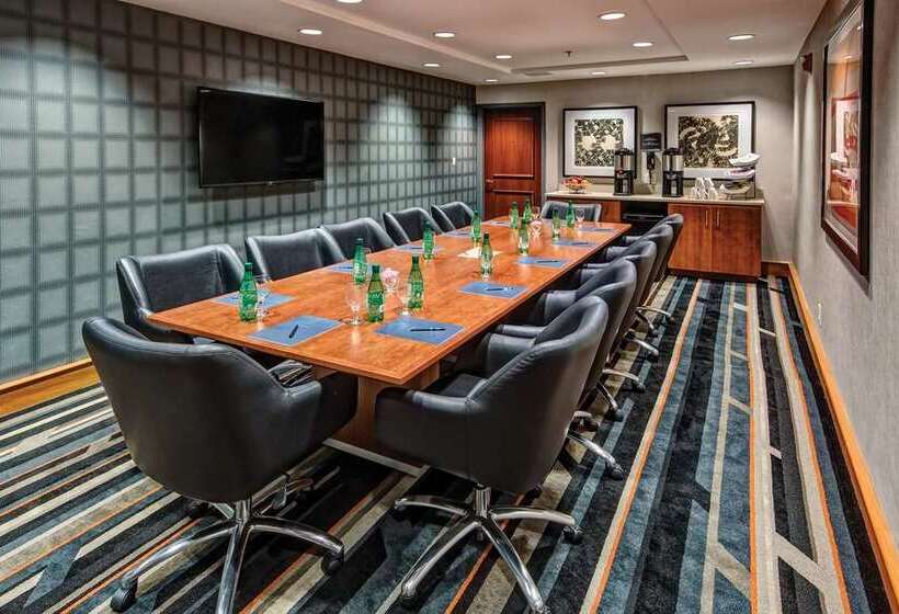 酒店 Hilton Knoxville Airport