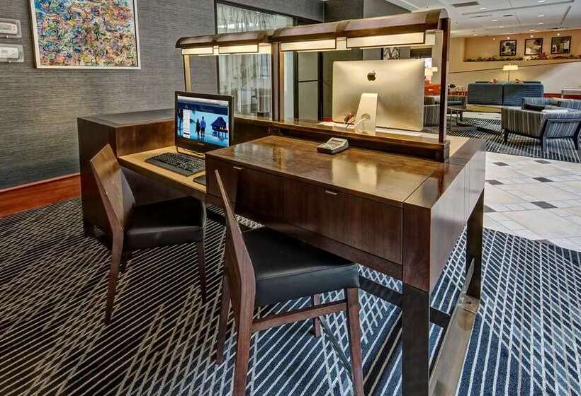 酒店 Hilton Knoxville Airport