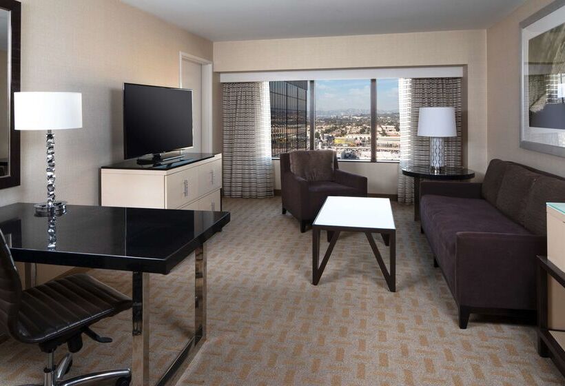 هتل Hilton Los Angeles Airport