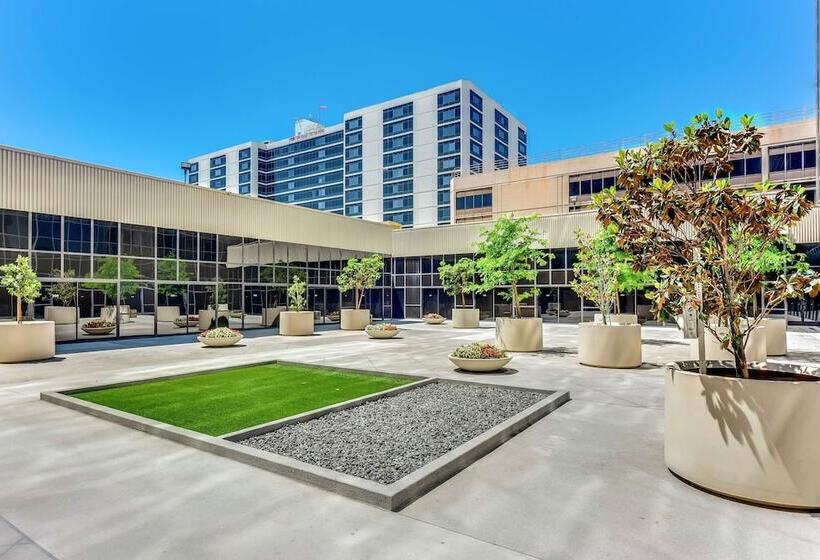 هتل Hilton Los Angeles Airport