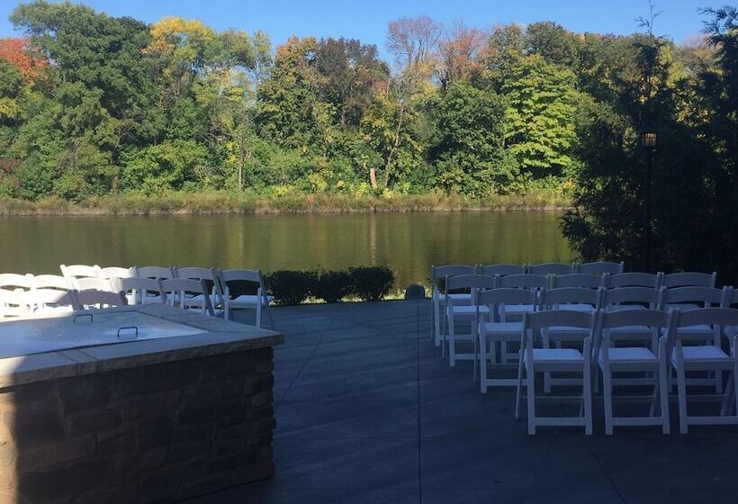 בית מלון כפרי Holiday Inn Milwaukee Riverfront, An Ihg