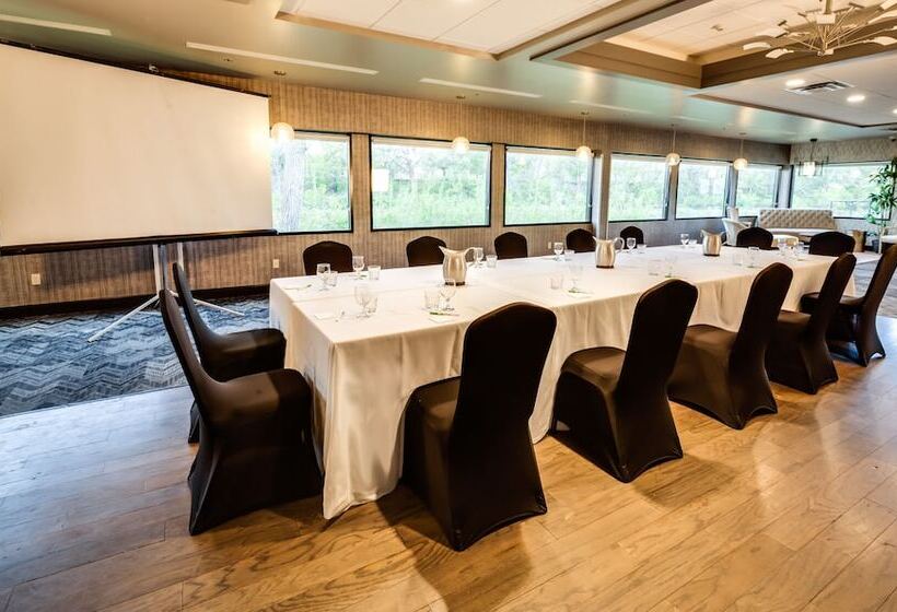 هتل Holiday Inn Milwaukee Riverfront, An Ihg