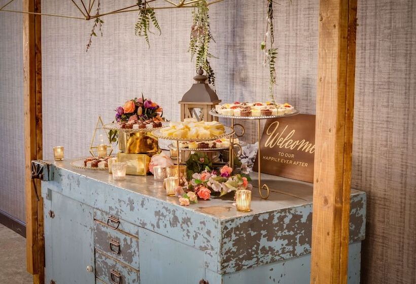 هتل Holiday Inn Milwaukee Riverfront, An Ihg