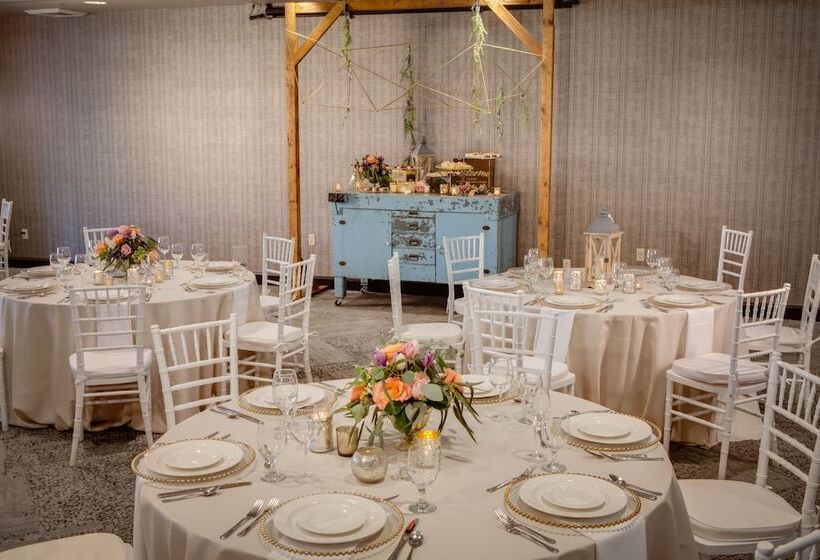 בית מלון כפרי Holiday Inn Milwaukee Riverfront, An Ihg