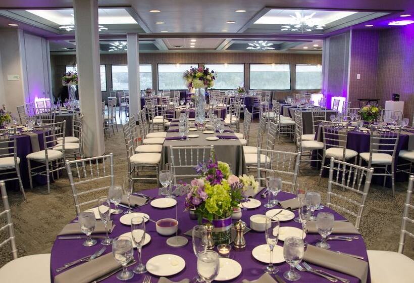 בית מלון כפרי Holiday Inn Milwaukee Riverfront, An Ihg