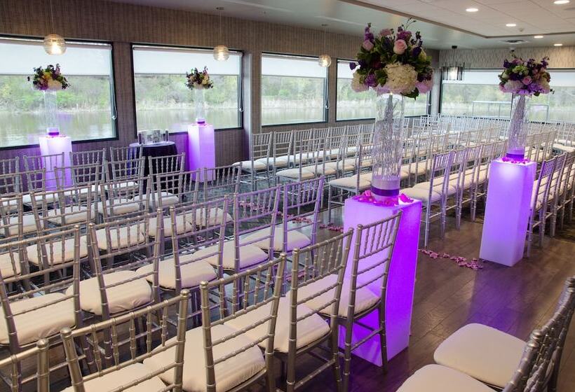 בית מלון כפרי Holiday Inn Milwaukee Riverfront, An Ihg