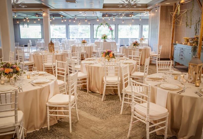 בית מלון כפרי Holiday Inn Milwaukee Riverfront, An Ihg