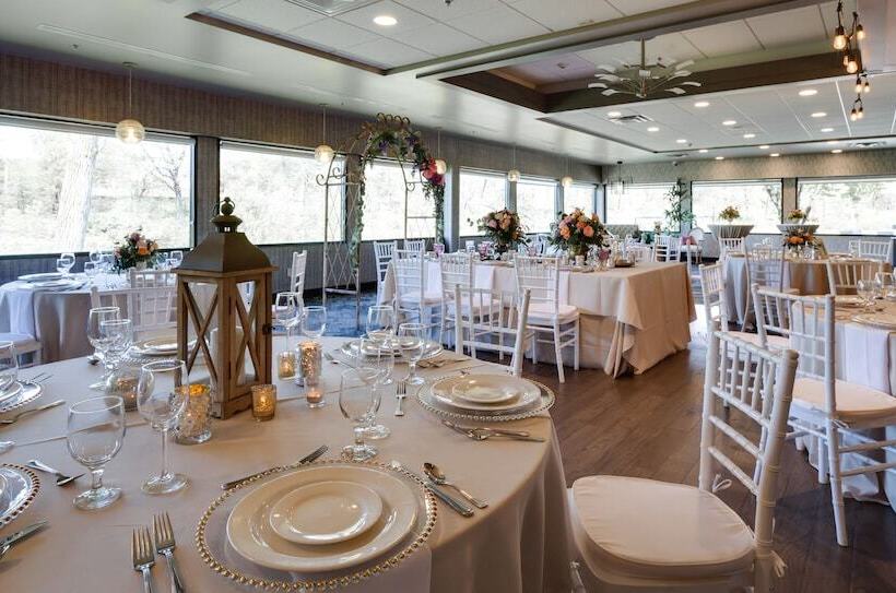 בית מלון כפרי Holiday Inn Milwaukee Riverfront, An Ihg