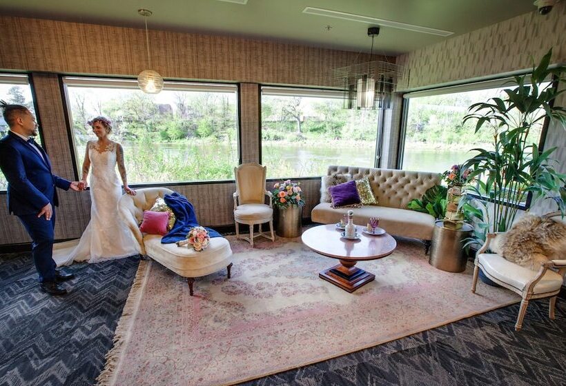 בית מלון כפרי Holiday Inn Milwaukee Riverfront, An Ihg