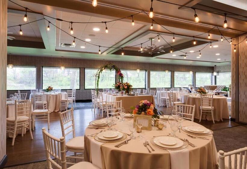 هتل Holiday Inn Milwaukee Riverfront, An Ihg