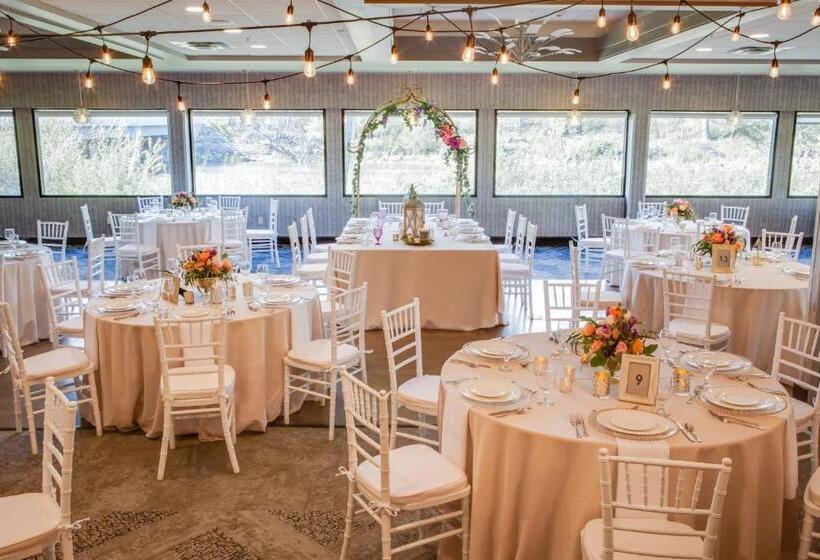 בית מלון כפרי Holiday Inn Milwaukee Riverfront, An Ihg