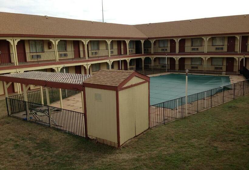 فندق Hometown Inn & Suites