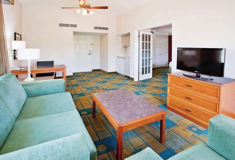 هتل Howard Johnson By Wyndham Columbus Fort Moore