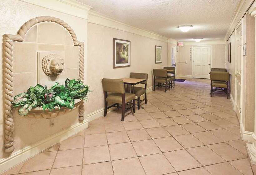 酒店 Howard Johnson By Wyndham Columbus Fort Moore