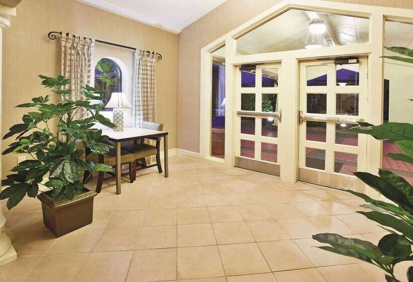 酒店 Howard Johnson By Wyndham Columbus Fort Moore