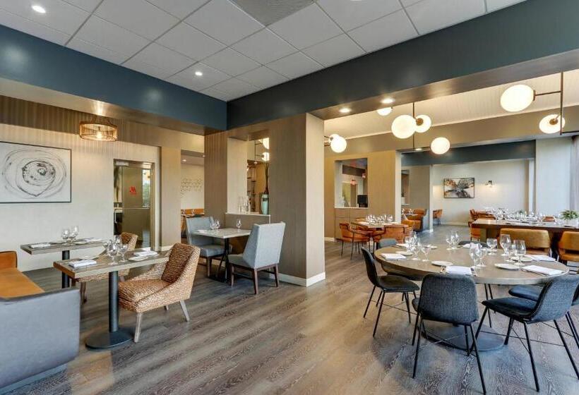 Отель Huntsville Marriott At The Space & Rocket Center