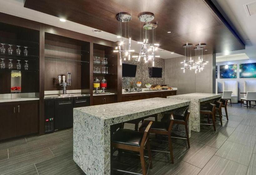 Отель Huntsville Marriott At The Space & Rocket Center