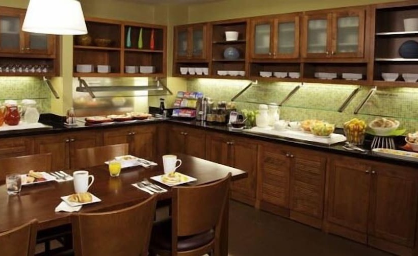 Отель Comfort Suites Milwaukee West