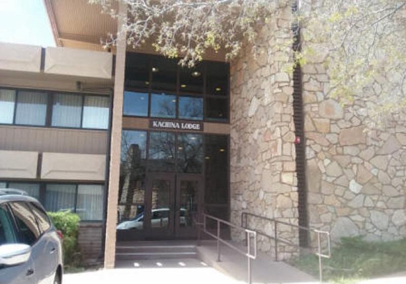 בית מלון כפרי Kachina Lodge   Inside The Park
