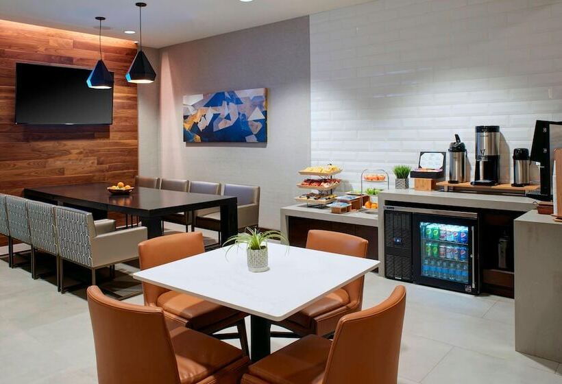 فندق Kansas City Airport Marriott