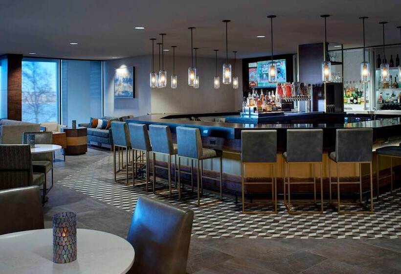 בית מלון כפרי Kansas City Airport Marriott